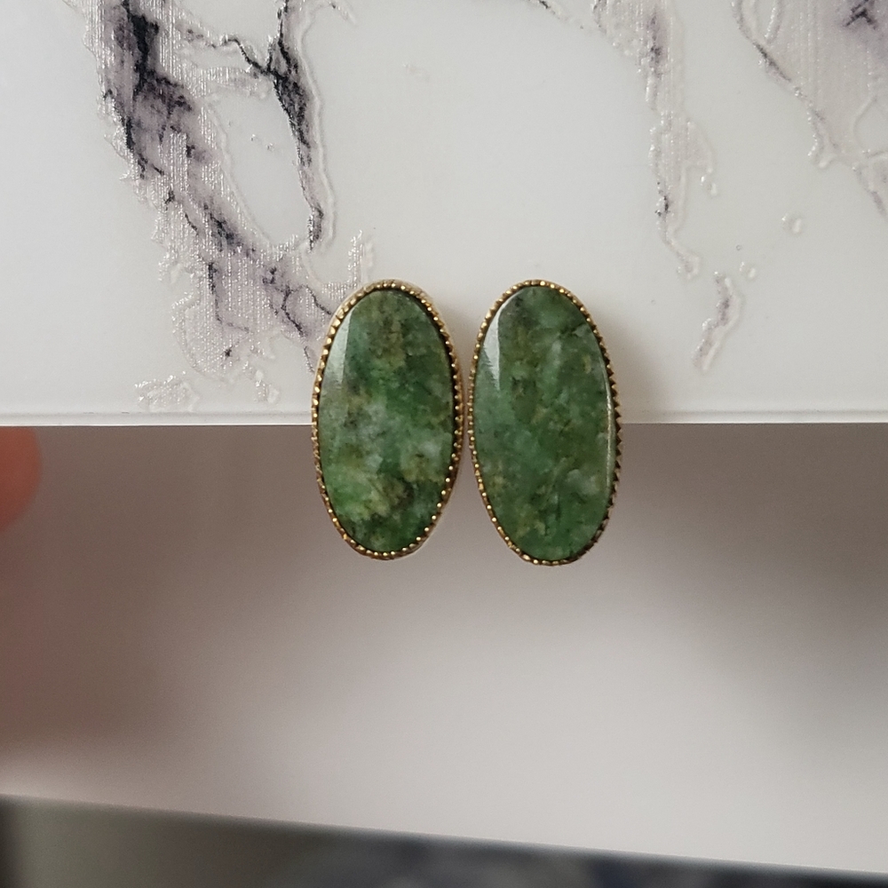 Vintage Curtis dce 14K Gold Filled Green Jade Screwback Earrings
